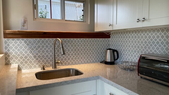 cocina - 1676 Kamamalu Ave