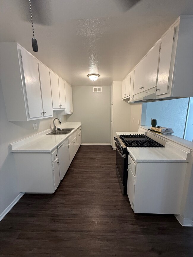 1bd Kitchen - Richelieu Apartments