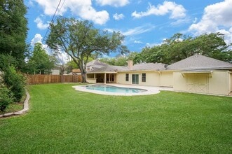 Building Photo - 2918 E Elm Cir