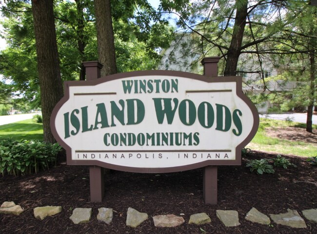 Foto del edificio - 1111 Island Woods Dr