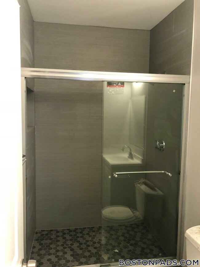 Building Photo - 39 Long Ave