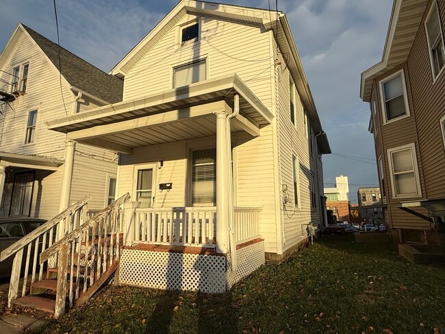 Building Photo - 222 N Dubuque St