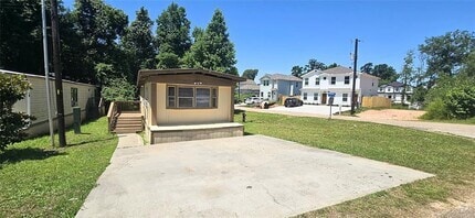 Building Photo - 854 Queenswood St