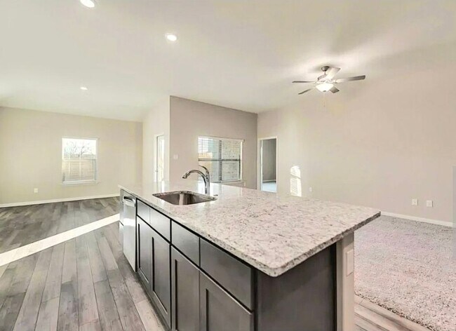 Building Photo - 2304 Dahlia Way