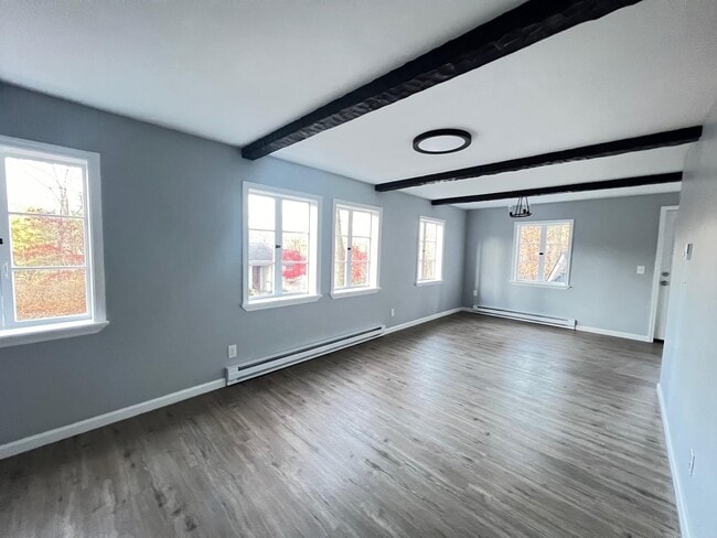 Building Photo - 7 Wildwood Dr