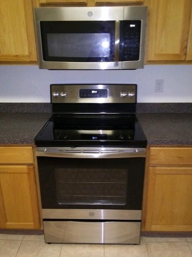 Building Photo - 3/2/2 home in quiet Sebastian Highlands ne...