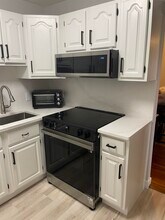 Building Photo - 4 Brook Rd