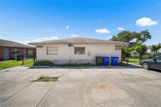 Building Photo - 3660 Seminole Ave