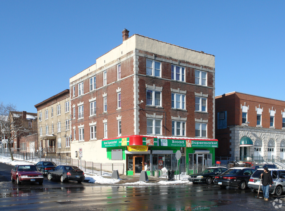 Primary Photo - 1087 Broad St