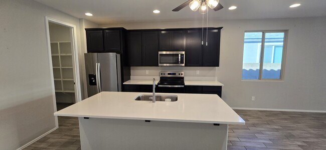 Foto del edificio - 1724 W Hopi Dr