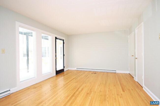 Building Photo - 2114 Ivy Rd