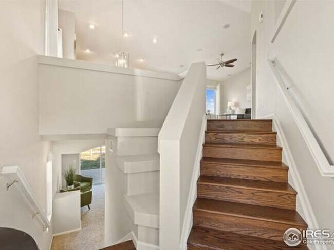 Building Photo - 3825 Kenwood Cir