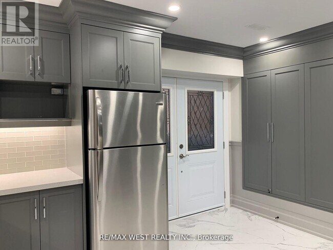 Photo du bâtiment - 1495 King St W