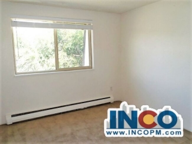 Building Photo - Bright 1 bed 1 bath apartment w/ new tub s...
