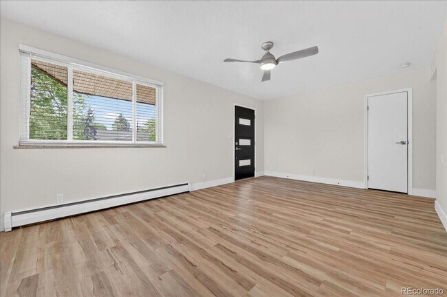 Foto del edificio - 9050 N Elm Ct