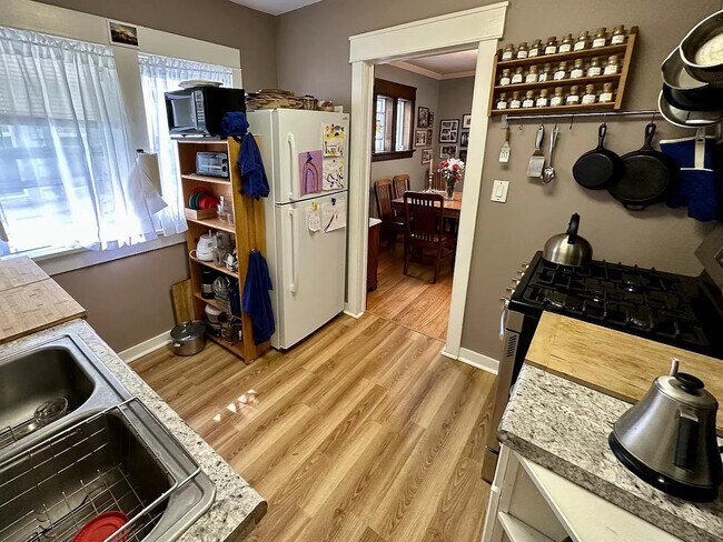 Kitchen - 1710 Helena St