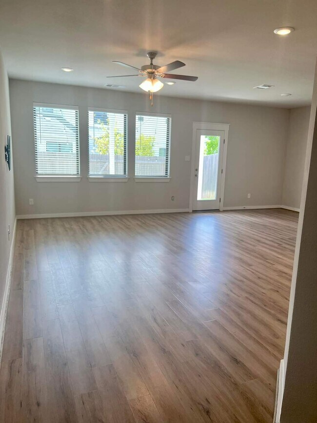 147 Waterside Rd, Mustang Ridge, TX 78610 Townhouse for Rent in