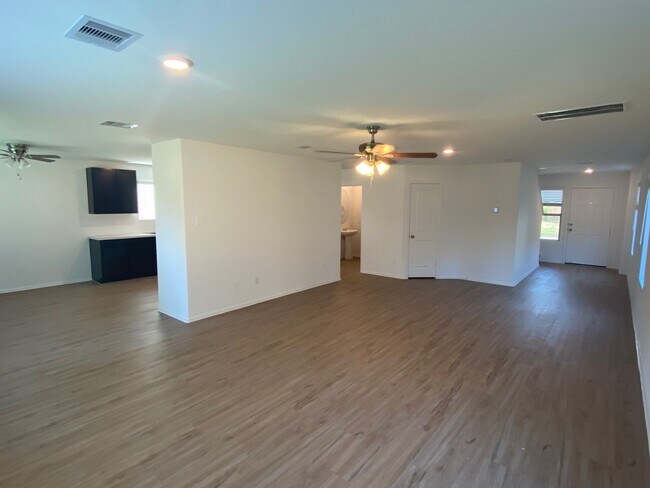 Foto del edificio - 3771 Solanum Dr