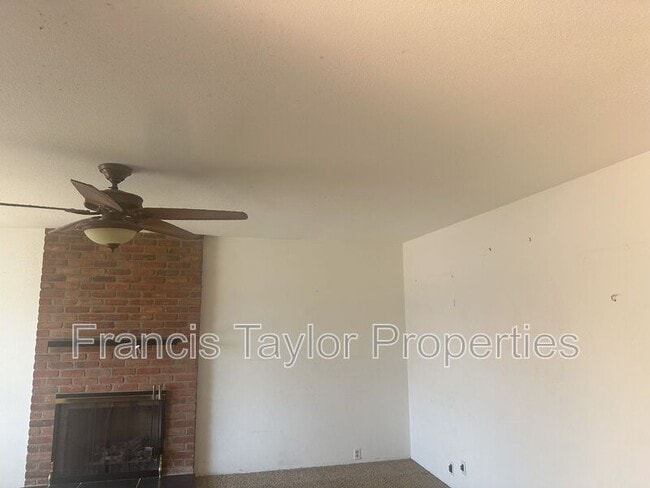 Building Photo - 2230 Montemar Ave