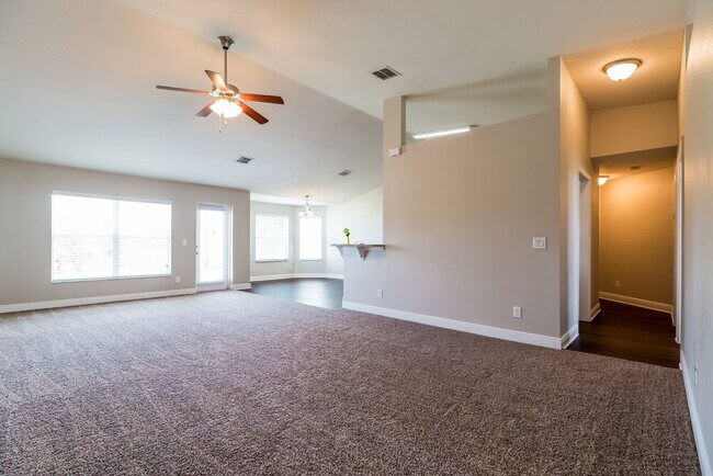 Building Photo - 2080 Antler Dr
