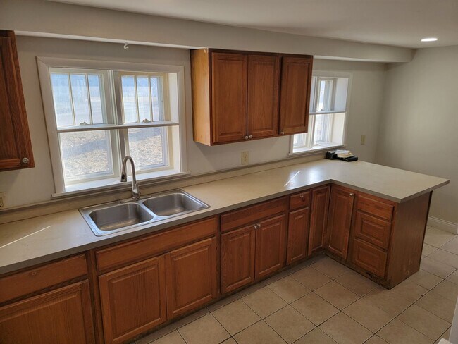 Building Photo - Charming 3 Bedroom Home in Picturesque Kal...