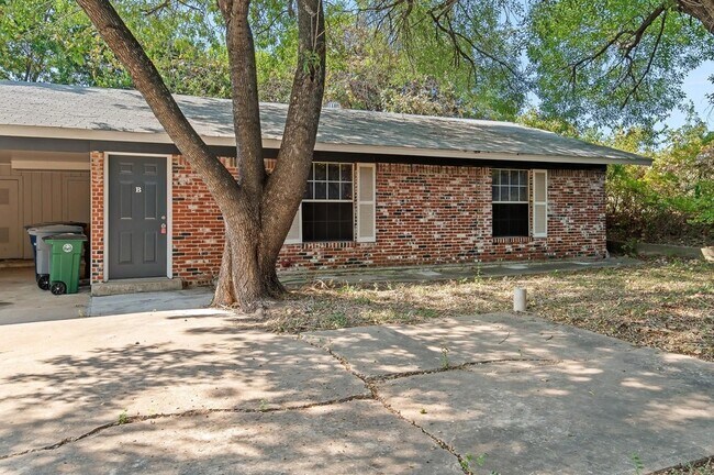 Foto del edificio - 2716 St Edwards Cir