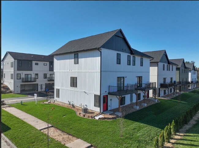 Foto del edificio - Brand New Luxury Townhomes: 3BR, 2.5Bath A...