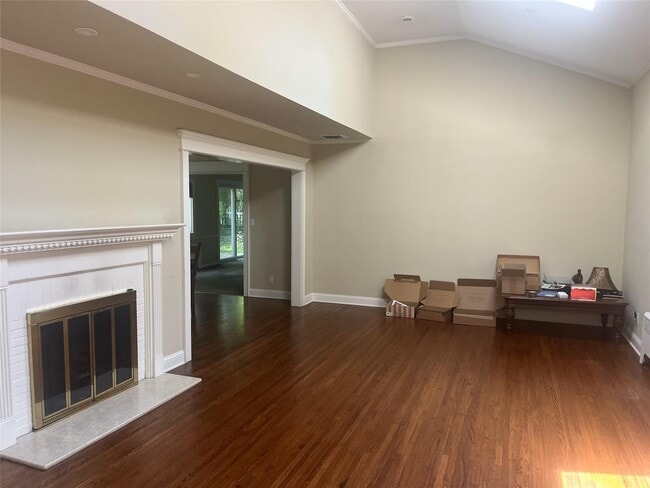 Building Photo - 60 Oaktree Ln
