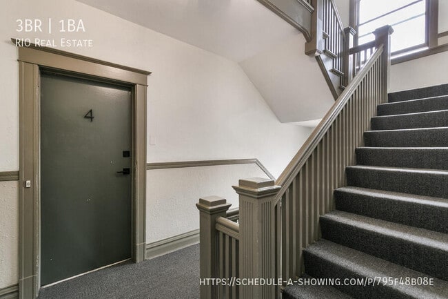 Building Photo - 903 E 14th Ave