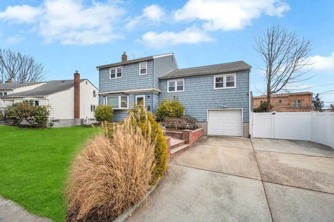 Building Photo - 11 Gardenia Ln