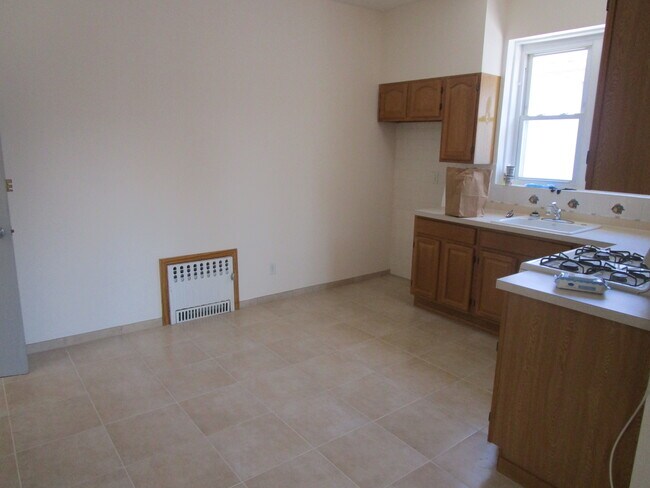 Building Photo - 2043 72nd St