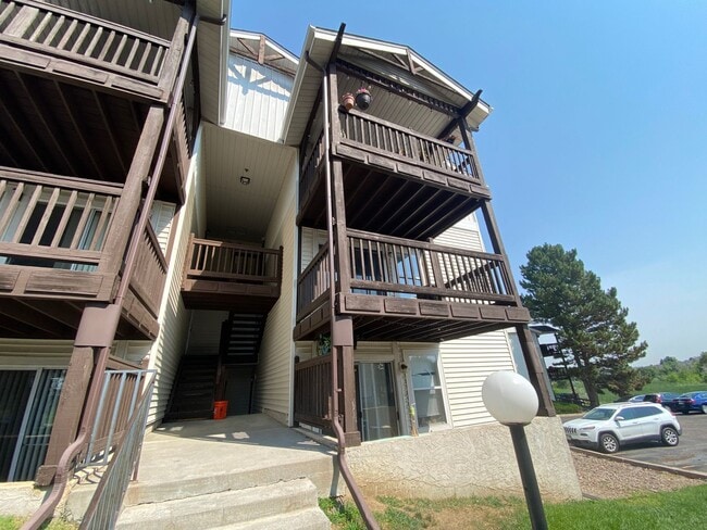 Spacious Updated Condo - Spacious Updated Condo