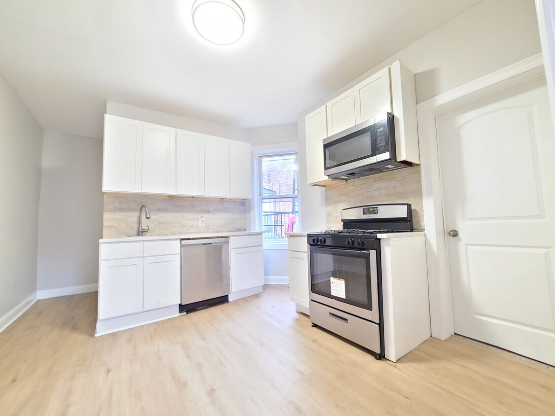 Primary Photo - 5304 Palisade Ave