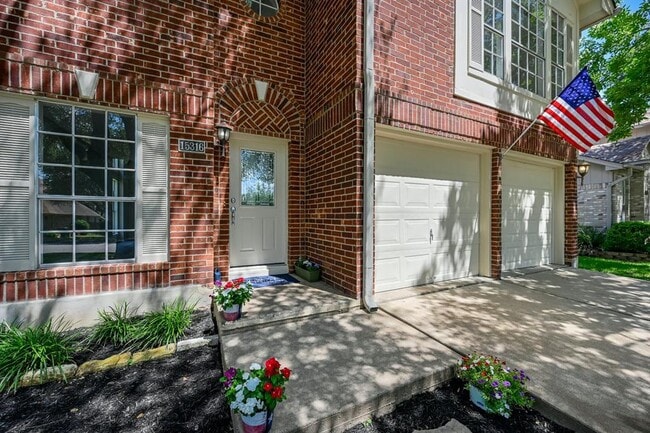Building Photo - 15316 Ecorio Dr