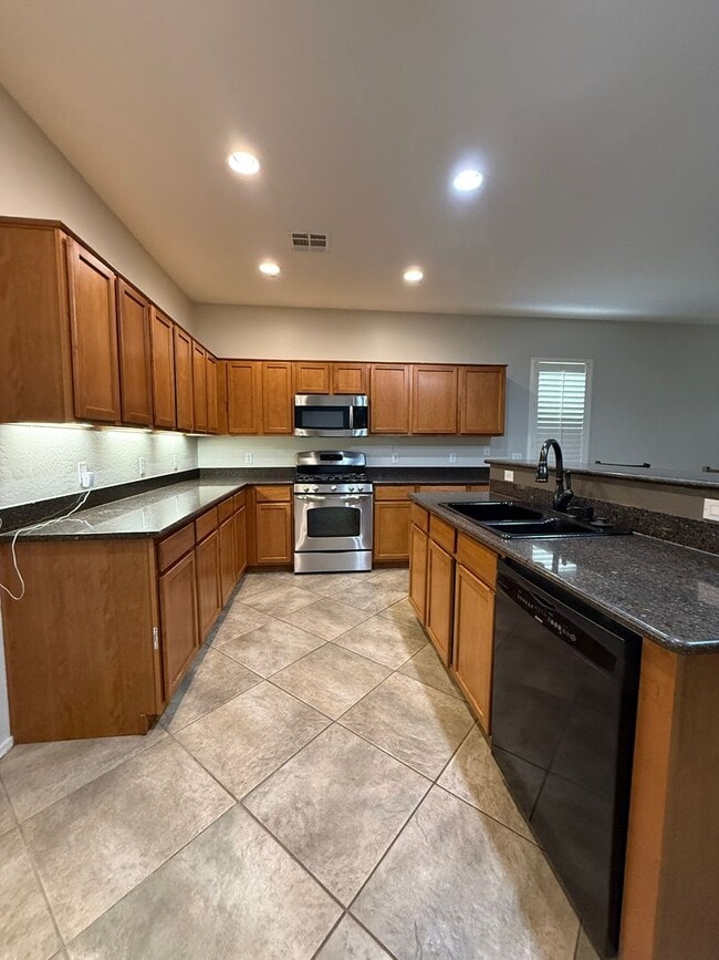 Building Photo - Beautiful 3 Bedroom + Office/Den In Highlands Ranch, Chino Valley