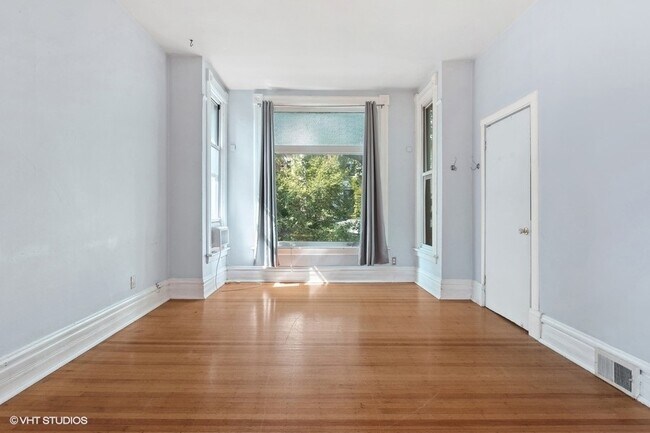 Foto del edificio - 3241 N Kenmore Ave