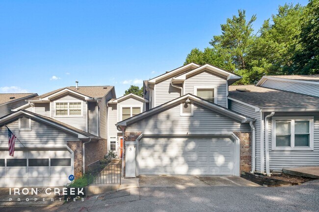 Building Photo - Gorgeous 4-Bedroom Townhouse in South Ashe...
