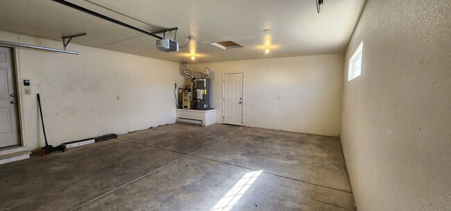 Building Photo - Update 3 bed/2 bath in Orchard mesa