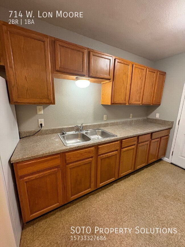 Building Photo - 714 Lon Moore St