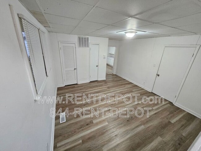 Foto del edificio - 109 E Eichel Ave