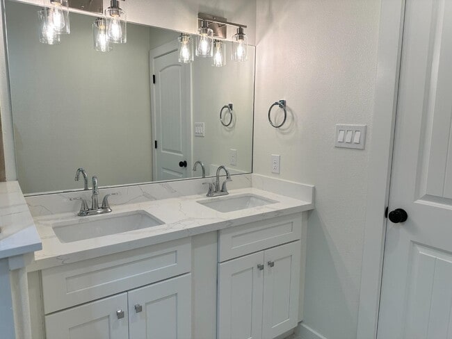 Photo - 8404 Tate St Apartment