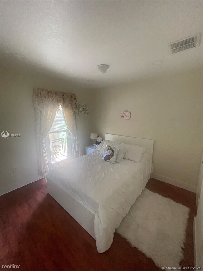 Foto del edificio - 3 br, 2.5 bath Townhome - 2220 NW 171st Te...