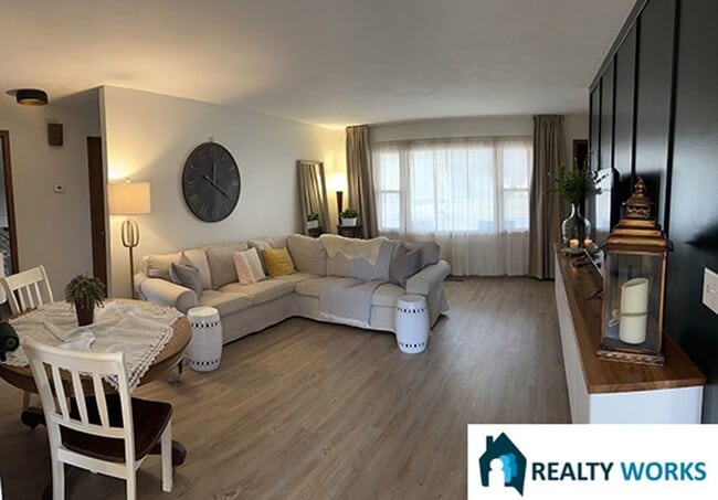Building Photo - Beautiful 3 Bed Townhome!