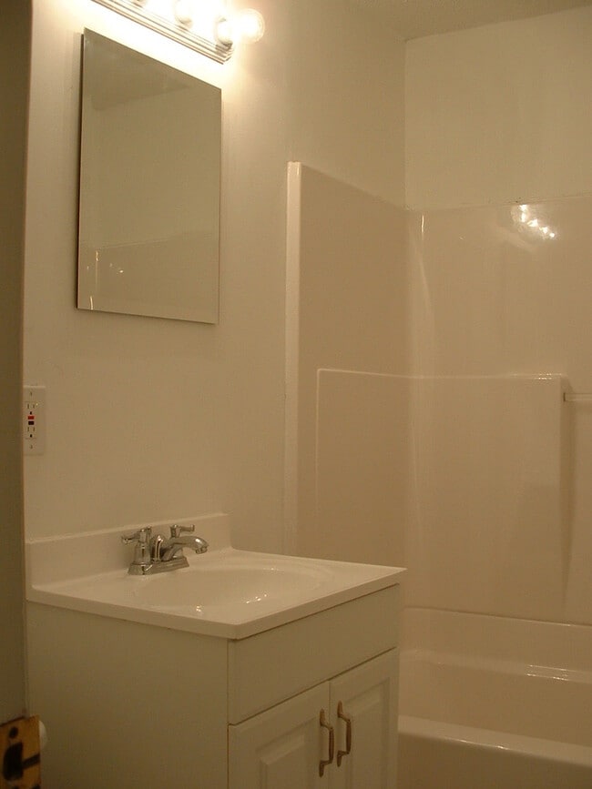 Foto del edificio - 2 Bedroom Condo Near UTK | Fort Sanders Area