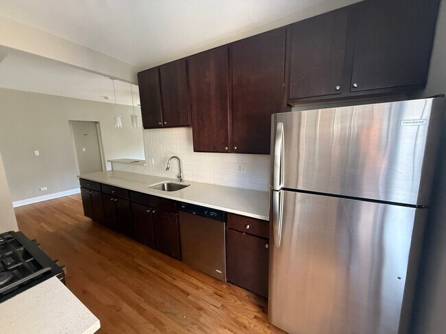 Foto del edificio - 836 E 53rd St