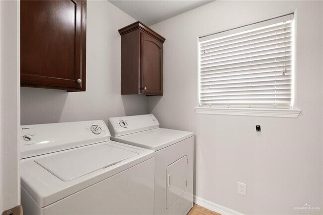 Foto del edificio - 12 S 48th Ln