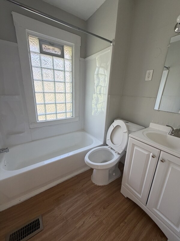 Foto del edificio - 631 E 113th St
