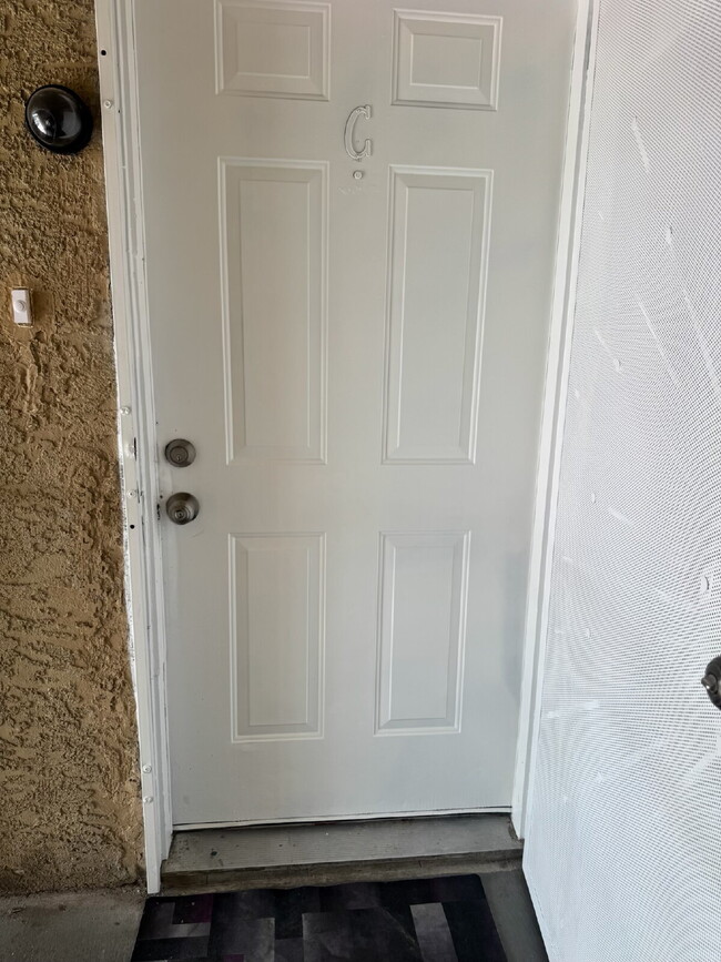Building Photo - 3 Bed / 2 Bath Apartment Available in East Las Vegas