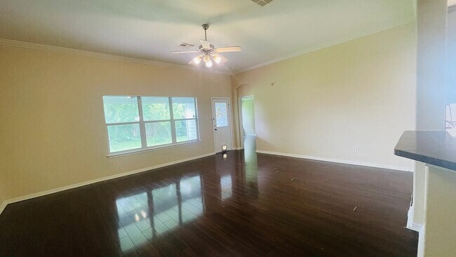 Foto del edificio - Room in House on Cromarty Ln