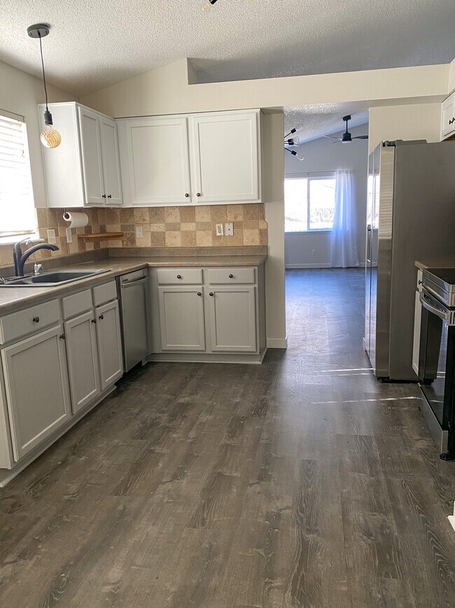 Building Photo - 11359 E 115th Ave